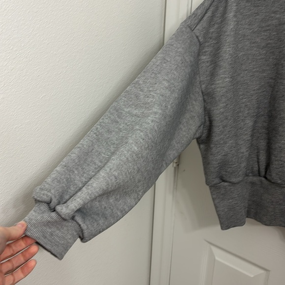 BOGO: Temu Gray Cropped Sweater L - Picture 3 of 5